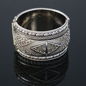 Women's handcrafted bracelet